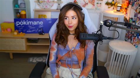 pokimane leaks|POKIMANE SHOWS HER TITS ON TWITCH LIVE STREAM。